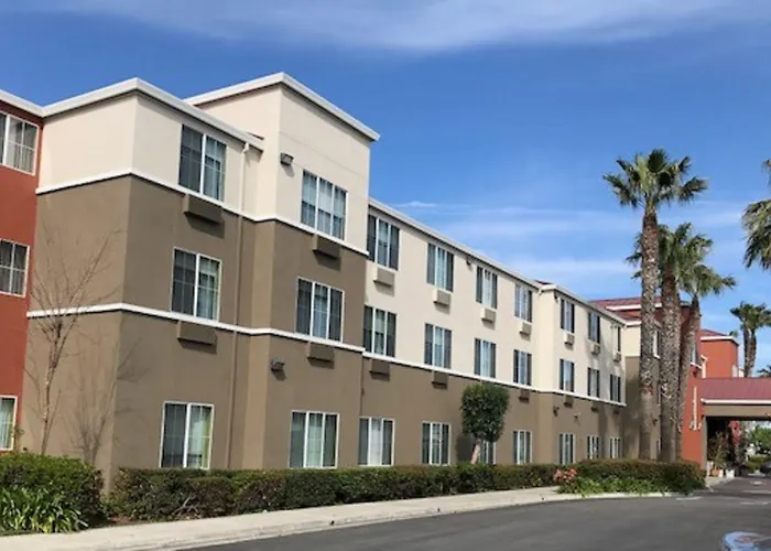 Holiday Inn Express & Suites Tracy By Ihg