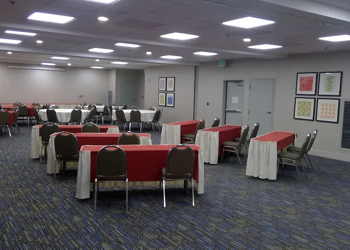 Holiday Inn Express & Suites Tracy By Ihg