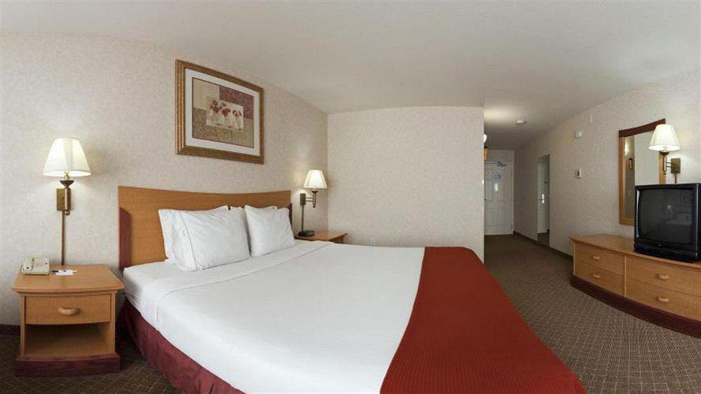 Express & By Ihg 2* Tracy