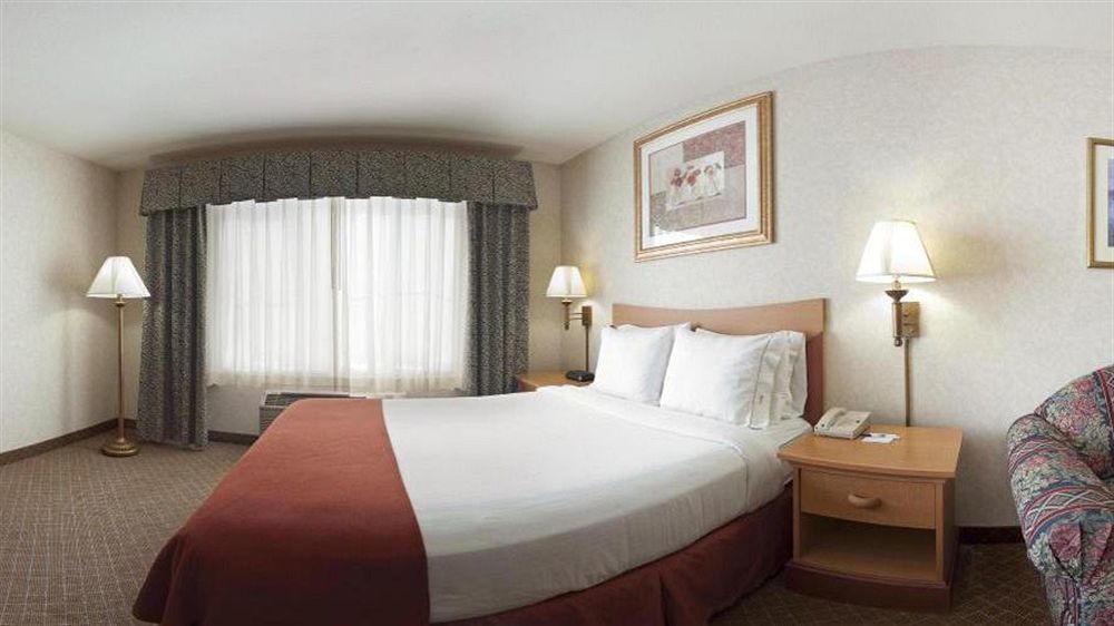 Express & By Ihg 2* Tracy